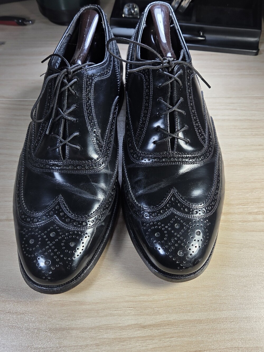 Men's Florshiem Black Leather Brogue Dress Shoes - Classic Wingtip. Size 9E